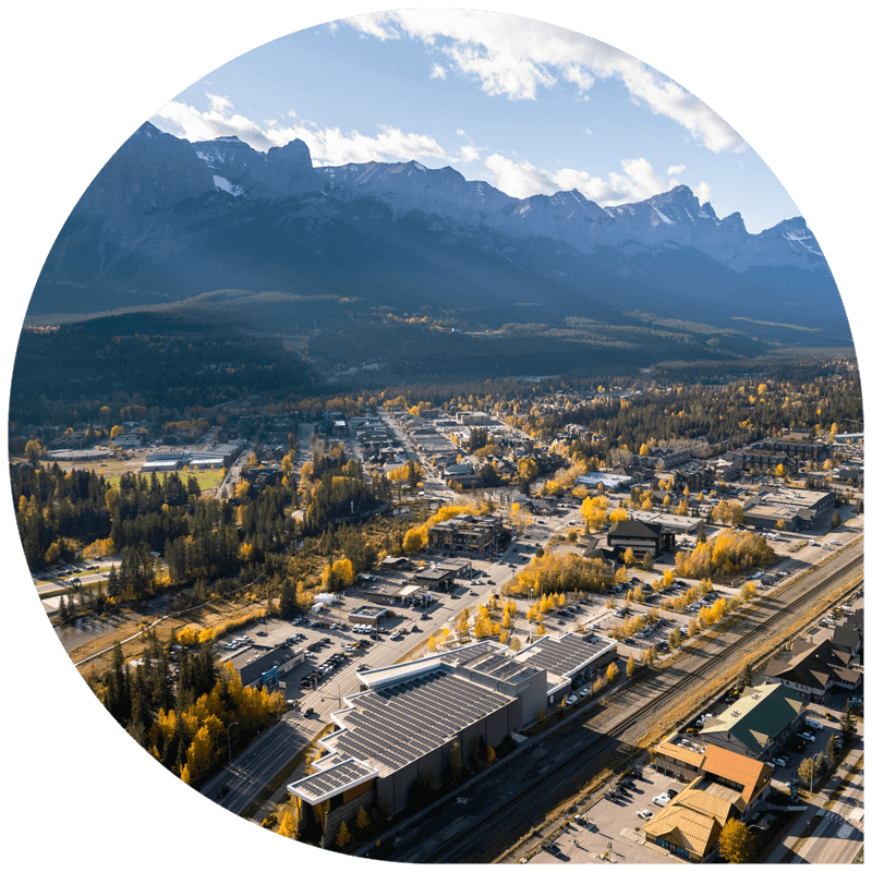 Vue sur la montagne de la ville de Canmore, Alberta Canada