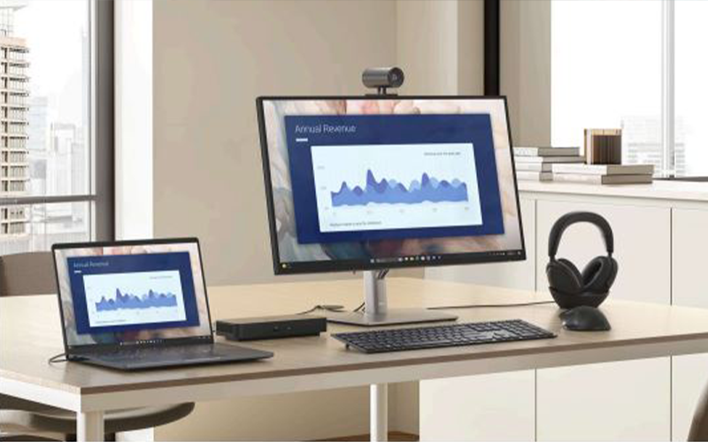 Simplifiez votre informatique devices on office table