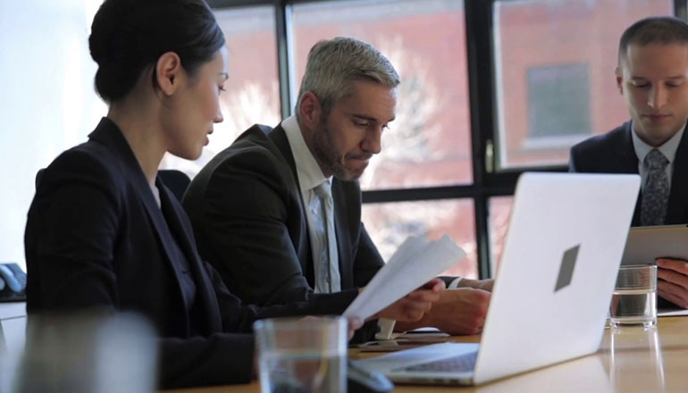 Article Cloud & Data Center Transformation: Financial Services Provider Image