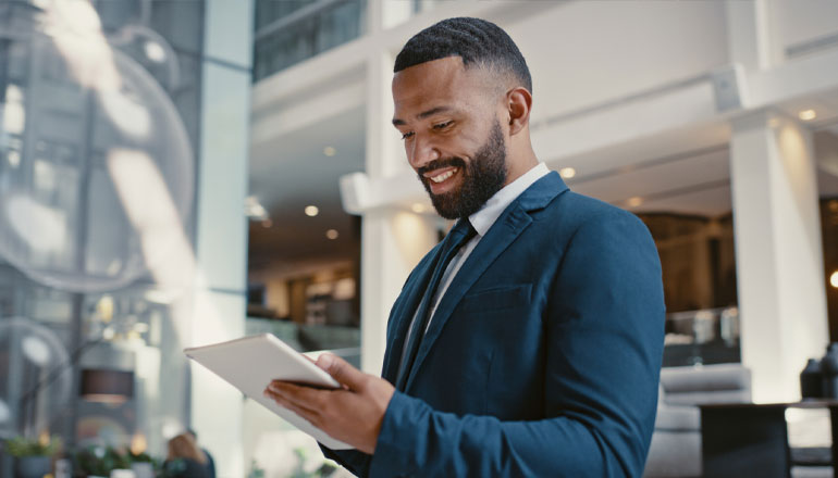 Article Investment Management Company Adopts Modern IT Operations by Bringing Governance To Its Hybrid Multicloud Strategy Image
