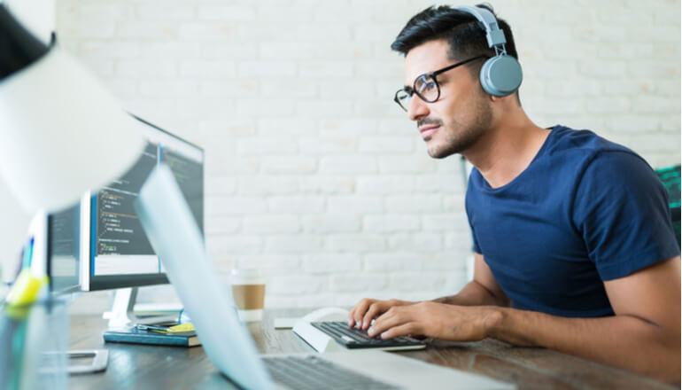 Article Software Developer Makes a Quick Transition to Remote Work Image