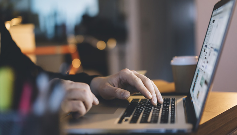 Article Comment calculer les frais, les économies et le retour sur l’investissement des TI  Image