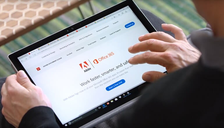Adobe VIP for Creative Cloud® ensures apps are always up to date with the newest capabilities Two coworkers collaborating together