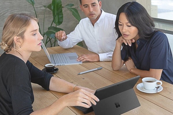 Insight + microsoft bootcamp benefits Female expert showing details with her client