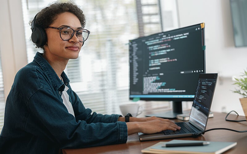 worker-coding-using-laptop