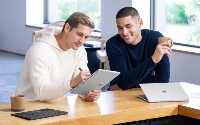 microsoft-surface-pro-keyboard-and-laptop-workers-in-office-sharing-ideas-800x500