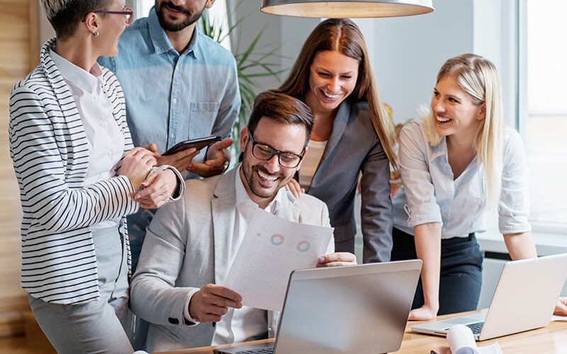 Optimize your IT environment across public, private and hybrid infrastructure Professionals collaborating on their laptops
