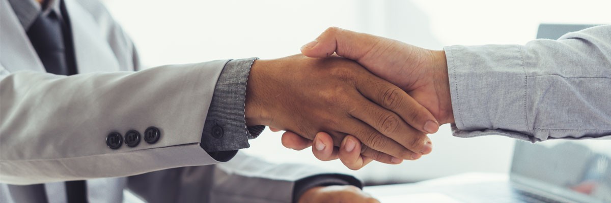 Recruiter shaking hands with prospective employee at career fair