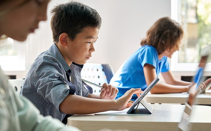 students-working-on-laptop-in-classroom-lifestyle students-working-on-laptop-in-classroom-lifestyle