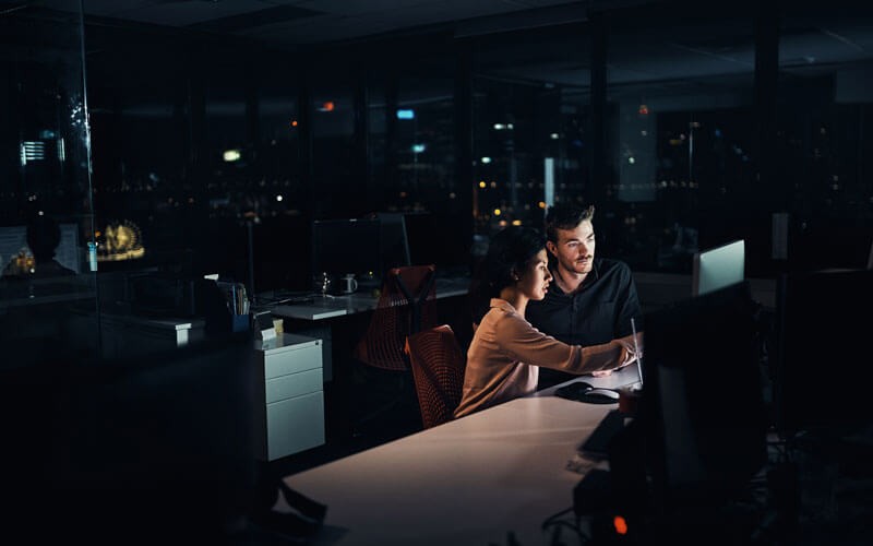 Arcserve UDP Appliance series Two users working at night