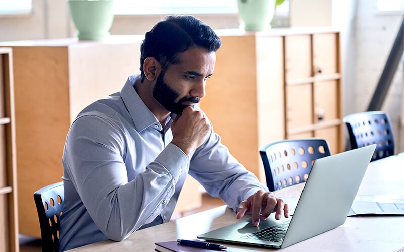 Delivery detection and response Man working at the office