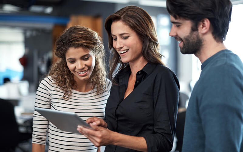 Insight and Cisco EAx offering for Cisco software Team looking at tablet device