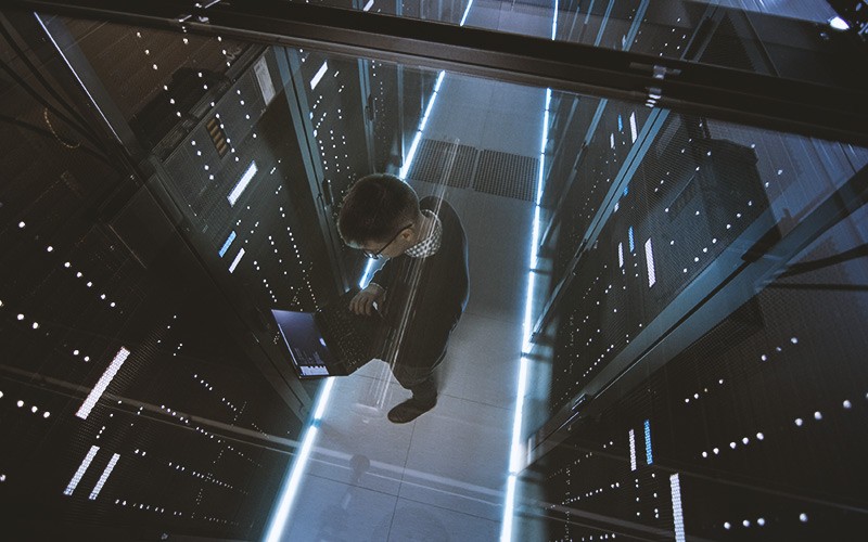 Dell Technologies offers an array of storage solutions that deliver innovative architecture Professional working on Dell server in server room