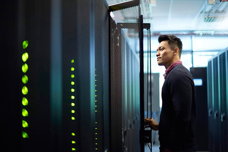 Advance your storage and complete your data center infrastructure with Dell Technologies™ Man in server room
