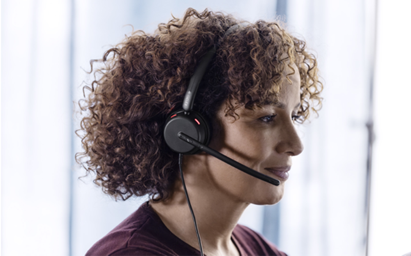 This technology adapts to your sound environment, boosting working performance and focus. Woman using ADAPT headset