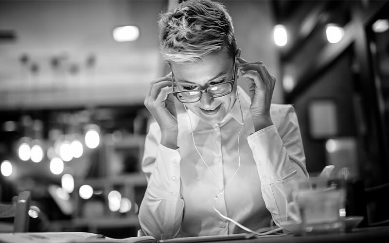 Grammarly AI Woman with earphones working