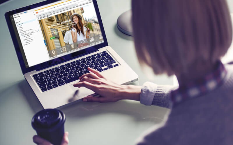 Woman using IBM Digital Experience Manager 