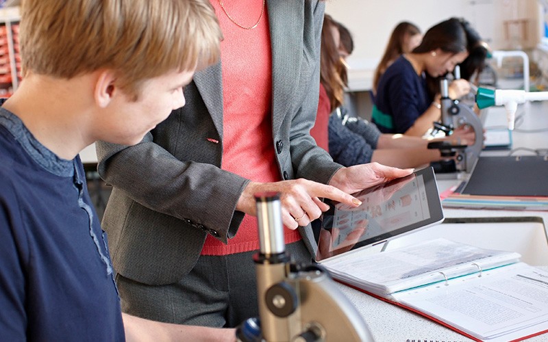 With Jamf Setup and Jamf Reset, you’ll simplify processes and power productivity. Teacher teaching a student