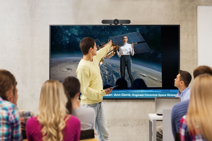 Man presenting to the class