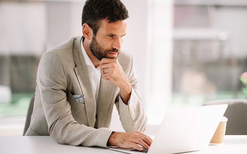 Reduce risks within your organization with secure, end-to-end identity Professional working on his laptop