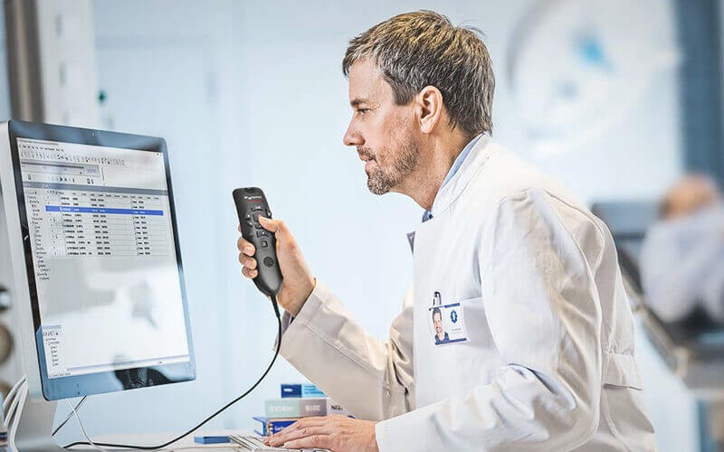 Dragon Medical One A medical professional working with a nuance product solution