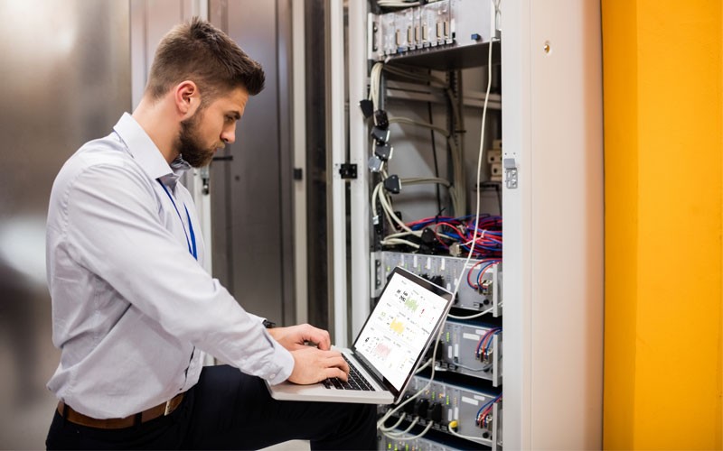 Nutanix data backup and recovery IT technician working in server room