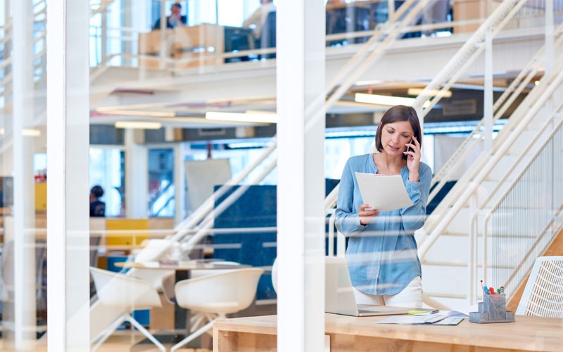 Nutanix Enterprise Cloud Platform Woman in business office on phone