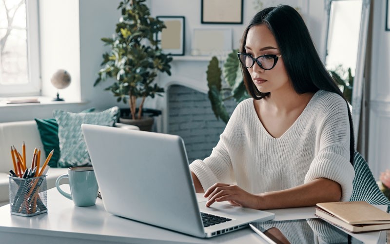 The Tableau Cloud platform streamlines and accelerates business decision-making Business woman using Tableau Online business intelligence tools from her tablet computer