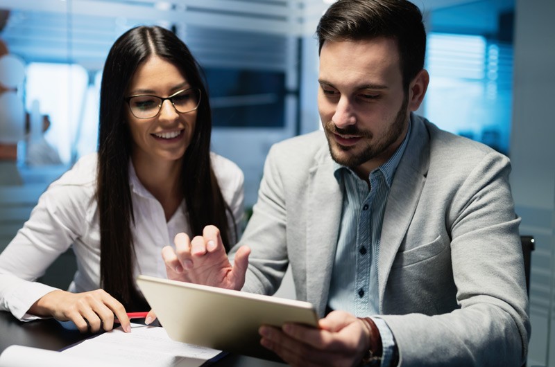 VMware government IT solutions for state and local government agencies and organizations Woman and man using tablet