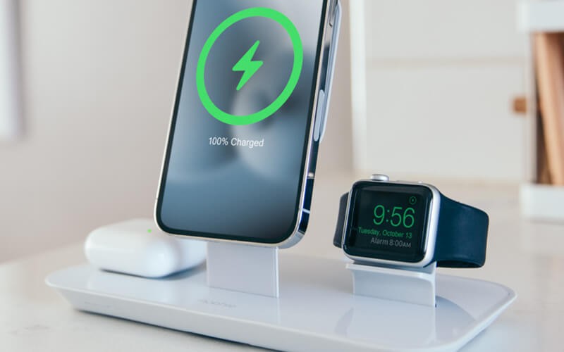 Phone with wireless charging ang powe bank