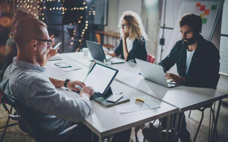 From adoption to end of life, Insight can help start your transformation journey with Apple. Team of four working on their laptop