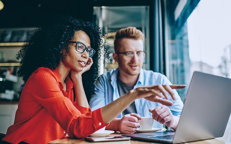 Des TI administrées dans le nuage qui fonctionnent. Discussion commerciale