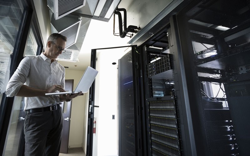 Solutions de centre de données Cisco Petite réunion de collaboration sur l’écran d’un ordinateur portable