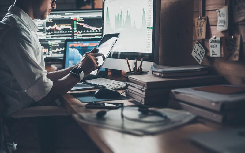 Eaton power management software Business man analyzing at desk