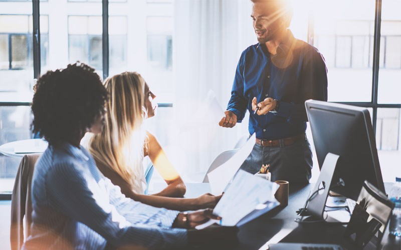 Transform your data center Group of people collaborating