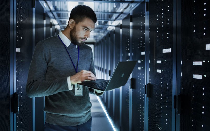 Next-generation data center requires optimization Employee working in data center