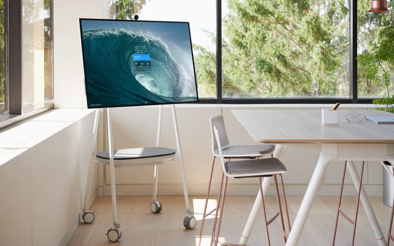 ms-surface-hub-2s-lifestyle-stand-alone ms-surface-hub-2s-lifestyle-stand-alone