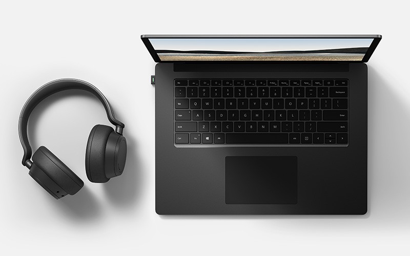 SUR21_Headphones2_Plus_Feature SUR21_Headphones2_Plus_Feature