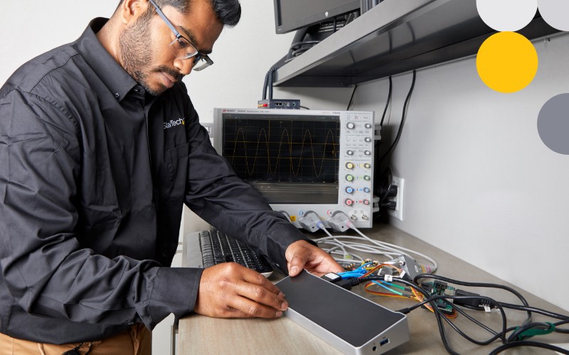 Simplifiez les recherches les plus ardues0. male startech employee