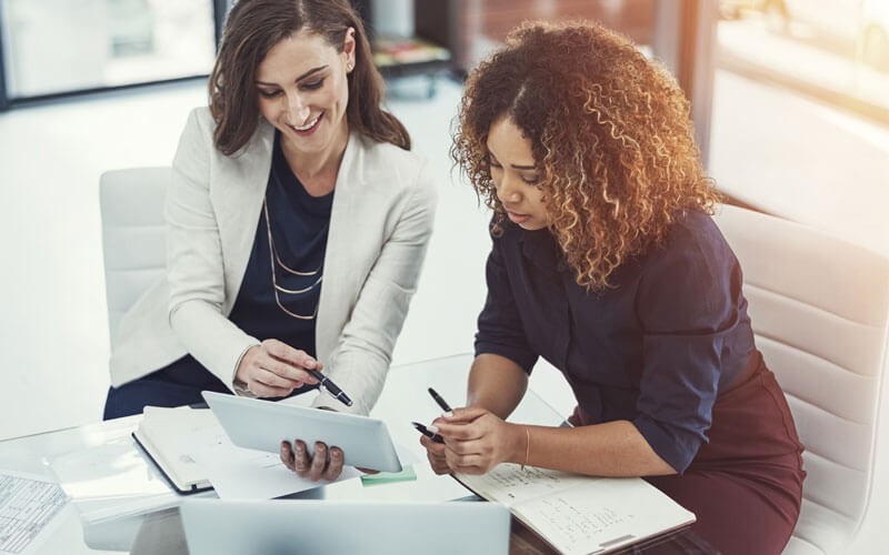 Veritas Data Women collaborating together in office room