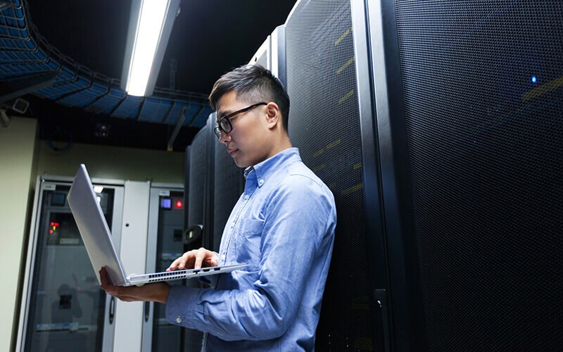 Detailed reporting and metrics eliminate guesswork to identify risks and bottlenecks IT engineer inspecting workload performance of data center
