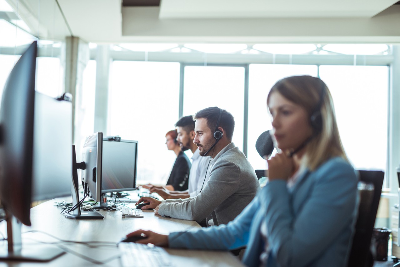 Extend your team with our end-user support. IT support technicians assisting over desktop computer remotely