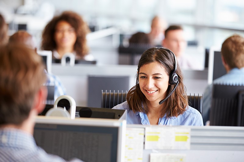 Insight’s remote help desk services Support representative trouble shooting client questions