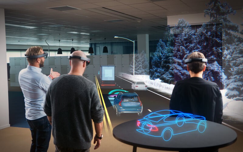 Train employees for dangerous situations Using HoloLens to train for dangerous situations