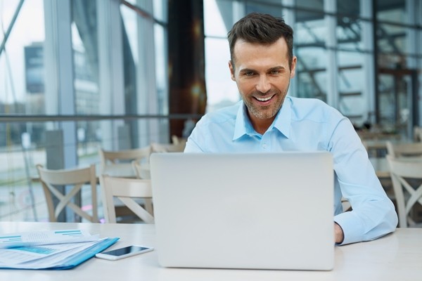 We’ll track and monitor quality assurance and make up-to-the-minute adjustments to solve any problems. Businessman analyzes updates through real time reporting