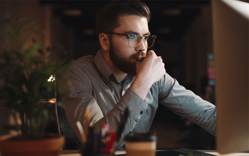 One plan warranty coverage IT technician on notebook