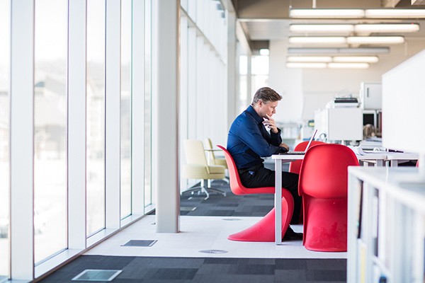 Expand your companies leasing and financial resources IT technician on notebook