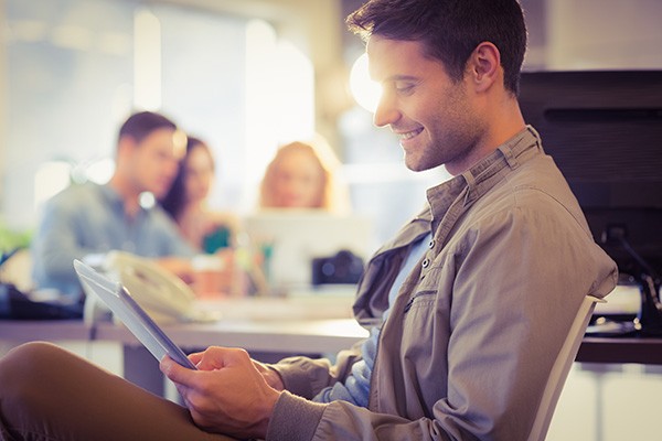 Microsoft cloud migration services Male using tablet to do business